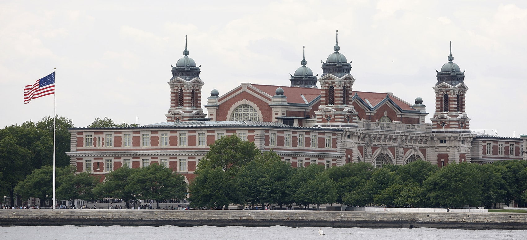 Ellis island. Остров Эллис Нью Йорк. Музей иммиграции на острове Эллис. Эллис США. Музей иммиграции в Нью-Йорке на острове.